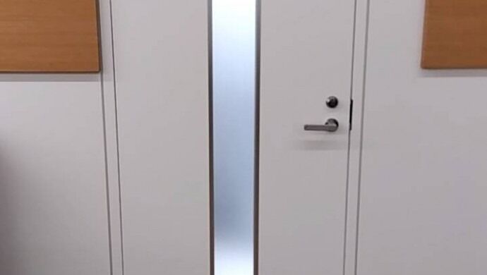神戸市北区 区役所 扉設置工事